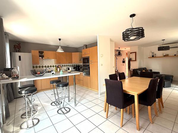 La Crau Maison non mitoyenne avec piscine, 4 chambres, garage et 3 parkings