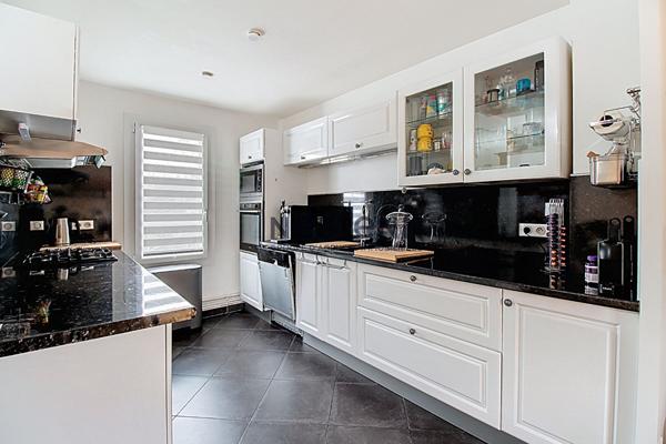 EXCLUSIVITÉ Maison familiale de 4 chambres avec piscine, jacuzzi & terrasse Secteur Sud de Vitrolles