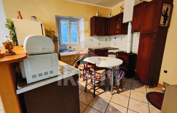 Maison de village avec 3 chambres à réhabiliter