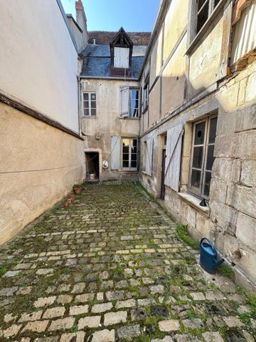 Maison de caractère 380m2 – Centre historique