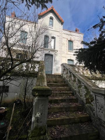 Aveyron grande maison familliale sur terrain clôt