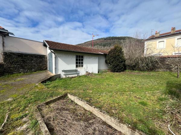 Aveyron grande maison familliale sur terrain clôt