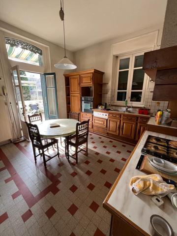 Aveyron grande maison familliale sur terrain clôt