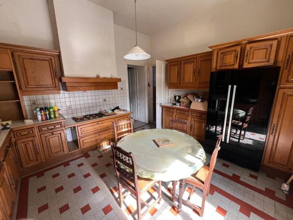 Aveyron grande maison familliale sur terrain clôt