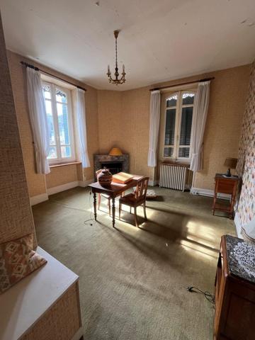 Aveyron grande maison familliale sur terrain clôt