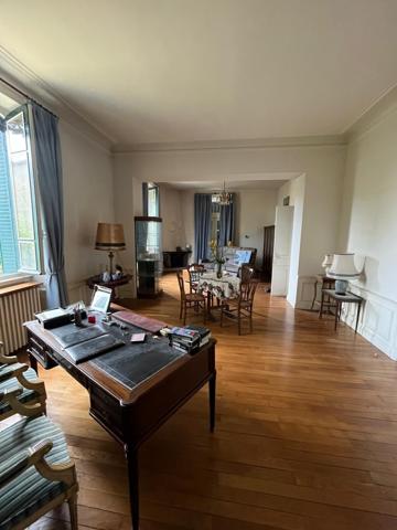 Aveyron grande maison familliale sur terrain clôt