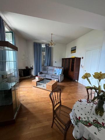 Aveyron grande maison familliale sur terrain clôt