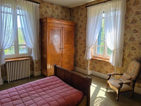 Aveyron grande maison familliale sur terrain clôt