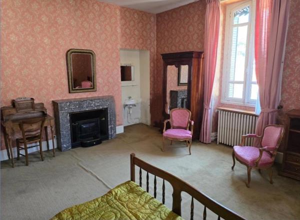 Aveyron grande maison familliale sur terrain clôt