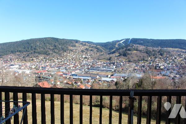 Studio avec une belle vue imprenable, dans une copropriété avec place de parking et une cave