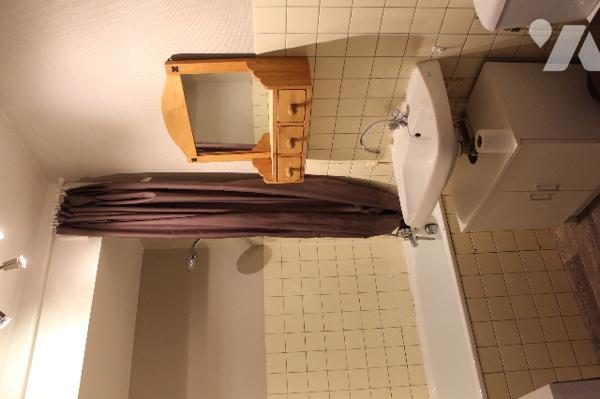 Studio avec une belle vue imprenable, dans une copropriété avec place de parking et une cave