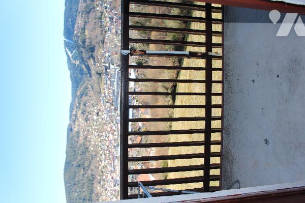 Studio avec une belle vue imprenable, dans une copropriété avec place de parking et une cave