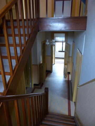 Jolie maison en pierres de 194 m² sur 3 niveaux, sur 5 ares 36 de terrain clôt et arboré.