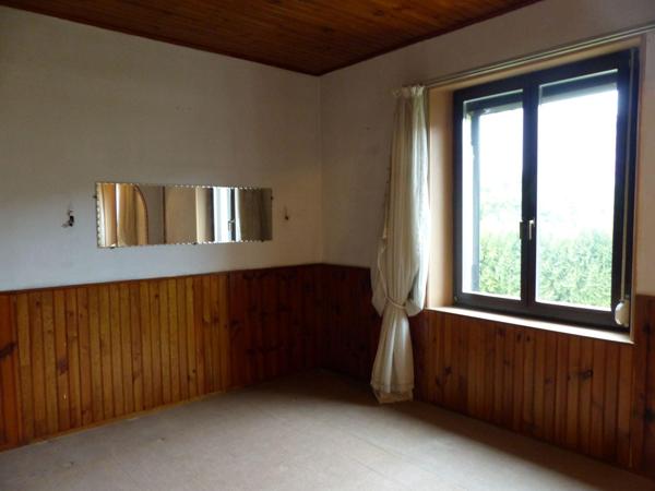 Jolie maison en pierres de 194 m² sur 3 niveaux, sur 5 ares 36 de terrain clôt et arboré.