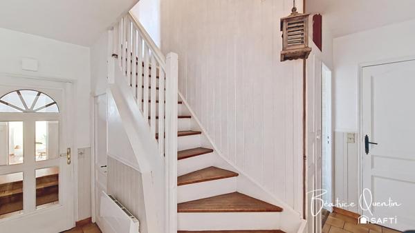 Une maison lumineuse, fonctionnelle et pleine de charme — prête à accueillir votre famille !