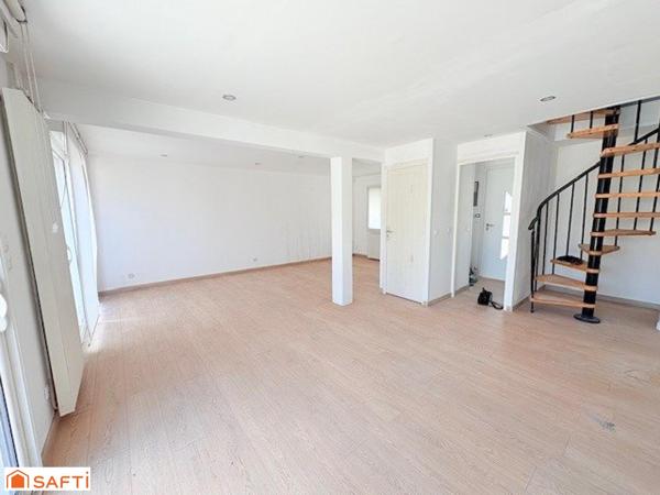 Maison Semi individuelle rénovée avec en plus une  dépendance de 50m² idéale profession libérale