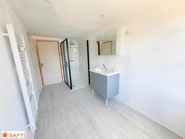 Maison Semi individuelle rénovée avec en plus une  dépendance de 50m² idéale profession libérale