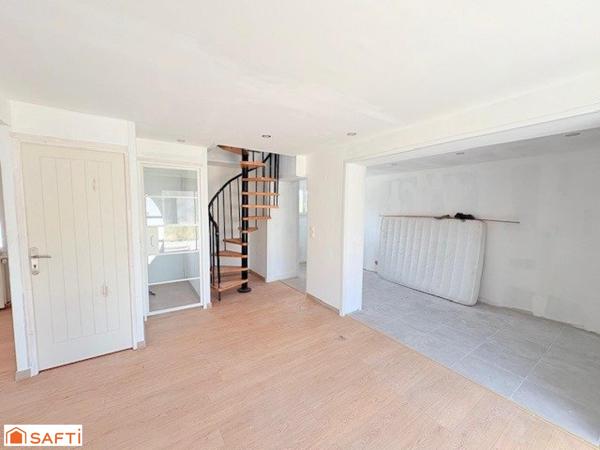 Maison Semi individuelle rénovée avec en plus une  dépendance de 50m² idéale profession libérale