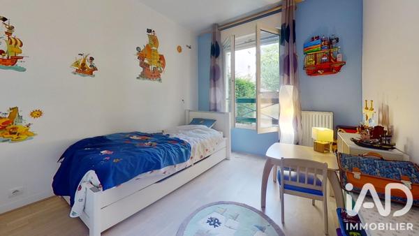 Location appartement 3 pièces 70,11 m² Courbevoie