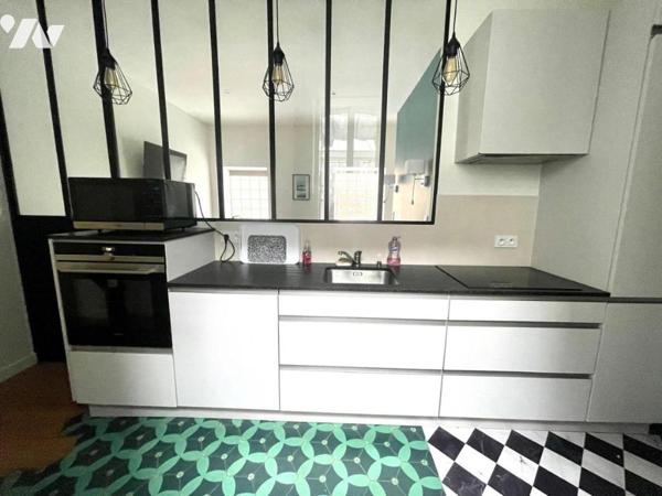 A VENDRE 56 VANNES Le Port, superbe T2 61 m², au 1er étage avec petite vue sur le Port