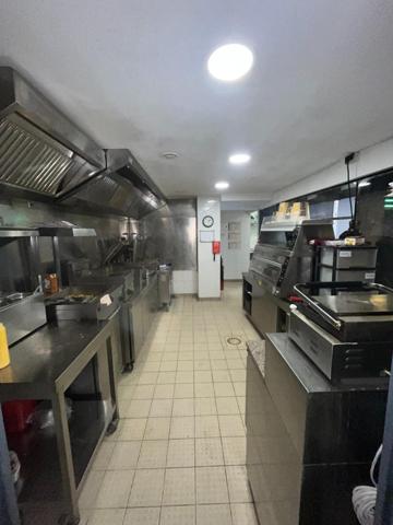 Local visible - proche de gare -potentiel immédiat