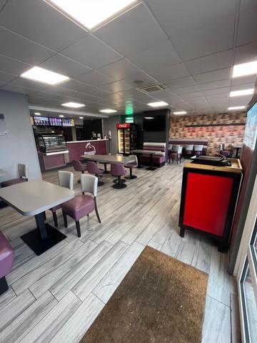 Local visible - proche de gare -potentiel immédiat