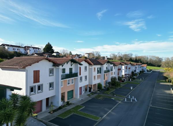 Maison Larressore 4 pièces principales + garage, cave et buanderie 117m² utiles