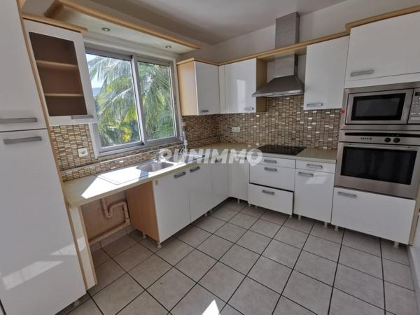 Appartement Saint Gilles Les Bains 4 pièce(s) 90 m2 Nos conseillers vous accompagnent dans votre projet immobilier