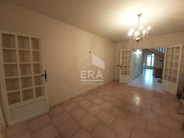 Sainte Foy La Grande, Maison 5 pièces, 123m² habitables, garage, à deux pas de toutes commodités,