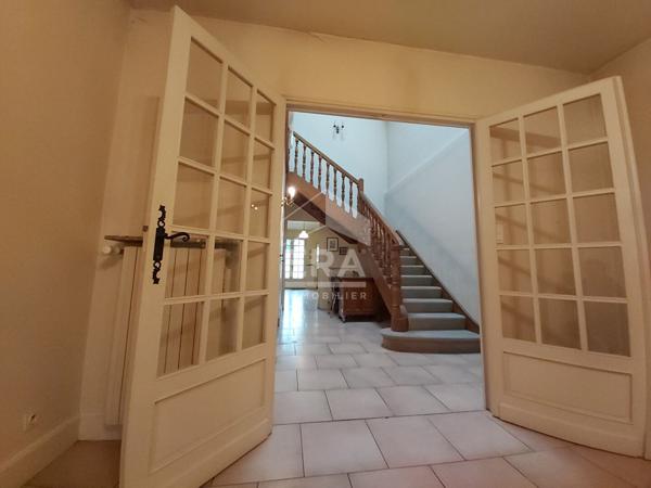 Sainte Foy La Grande, Maison 5 pièces, 123m² habitables, garage, à deux pas de toutes commodités,