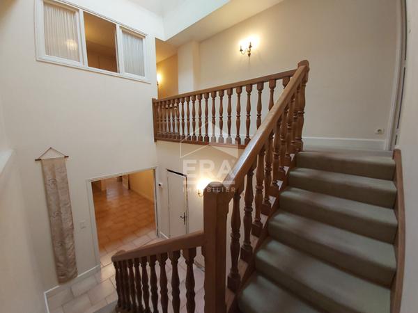 Sainte Foy La Grande, Maison 5 pièces, 123m² habitables, garage, à deux pas de toutes commodités,