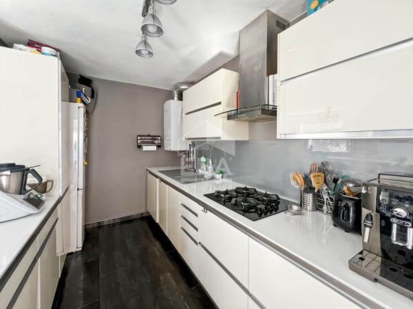 Appartement Vitrolles 3 pièces	 62.96 m2