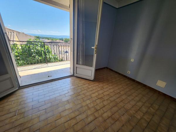 SAINT SATURNIN LES AVIGNON - MAISON A VENDRE DE 83 M² DE SURFACE HABITABLE AVEC TERRASSE ET VUE - GARAGE DE 48 M²