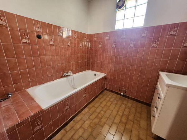 SAINT SATURNIN LES AVIGNON - MAISON A VENDRE DE 83 M² DE SURFACE HABITABLE AVEC TERRASSE ET VUE - GARAGE DE 48 M²