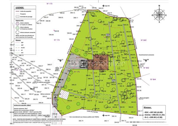 Terrain de 2 300 m²