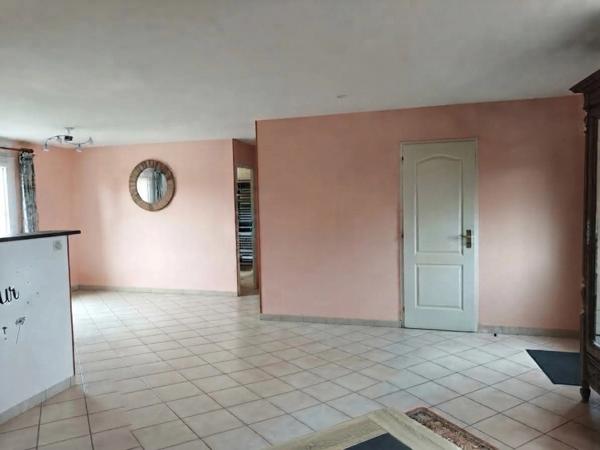 Charmante maison de plain-pied avec jardin à Gimouille