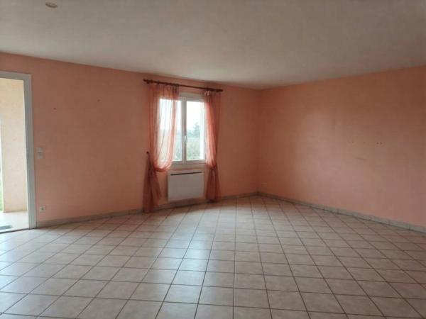 Charmante maison de plain-pied avec jardin à Gimouille