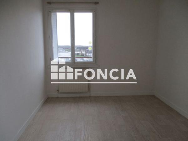 Location Appartement 4 pièces 72.3 m² - 3 RUE GEOFFROY Gien 45500