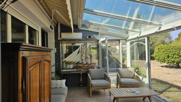 Casteljaloux (47700) Maison de plain pied dans résidence sécurisée 2 chambres, garage, place de parking, piscine.