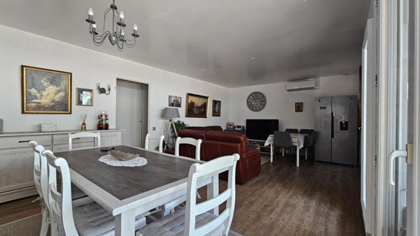 Casteljaloux (47700) Maison de plain pied dans résidence sécurisée 2 chambres, garage, place de parking, piscine.