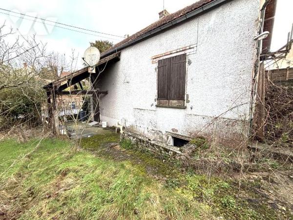 Venez découvrir, dans le quartier de Fonteneilles cette maison à rénover d'environ 63m² habitab...