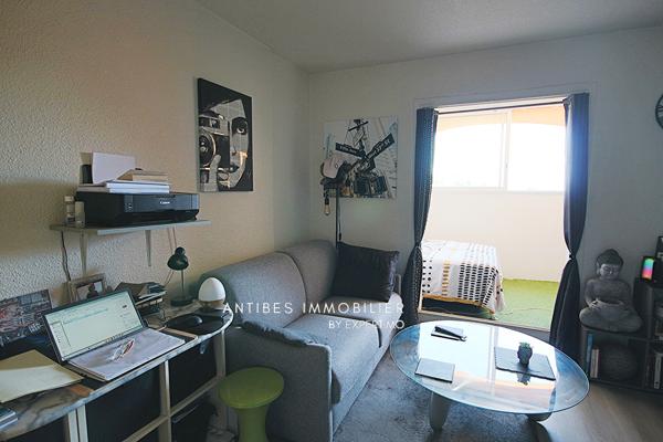 Vallauris (06220) Studio 26 m² – Super Cannes - Vue Mer & Colline – Résidence Calme avec Piscine