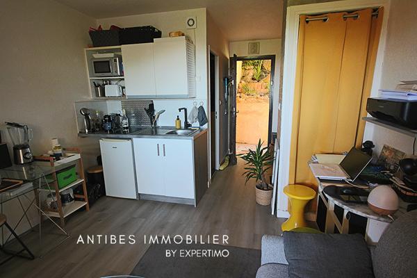 Vallauris (06220) Studio 26 m² – Super Cannes - Vue Mer & Colline – Résidence Calme avec Piscine