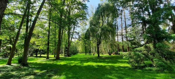 A 1h30 de PARIS - Charmante MAISON avec ETANG de 5000 m2, édifiée sur plus de 2 Hectares et bordé par une rivière