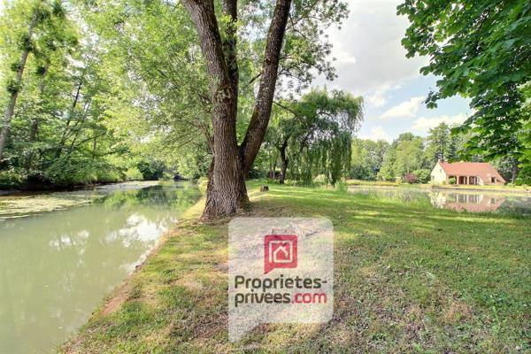 A 1h30 de PARIS - Charmante MAISON avec ETANG de 5000 m2, édifiée sur plus de 2 Hectares et bordé par une rivière