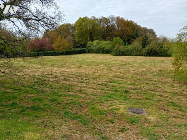 SAINT-ETIENNE-DE-MONTLUC - maison de 174,32m², 4 chambres, piscine intérieure, terrain de 9.575m²