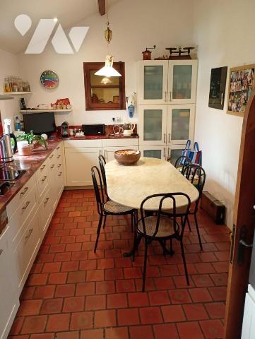 SAINT-ETIENNE-DE-MONTLUC - maison de 174,32m², 4 chambres, piscine intérieure, terrain de 9.575m²