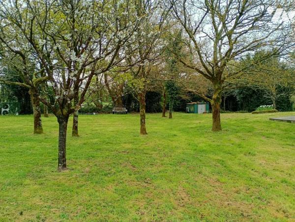 SAINT-ETIENNE-DE-MONTLUC - maison de 174,32m², 4 chambres, piscine intérieure, terrain de 9.575m²