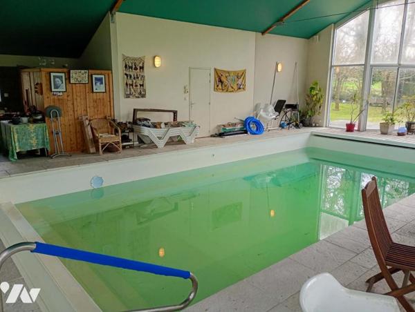 SAINT-ETIENNE-DE-MONTLUC - maison de 174,32m², 4 chambres, piscine intérieure, terrain de 9.575m²