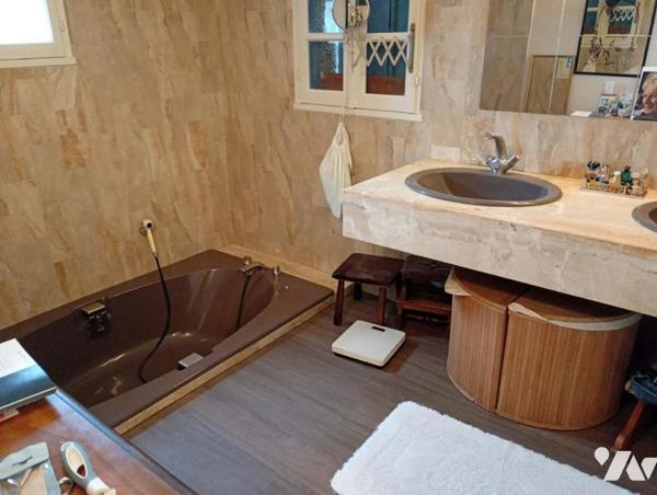 SAINT-ETIENNE-DE-MONTLUC - maison de 174,32m², 4 chambres, piscine intérieure, terrain de 9.575m²